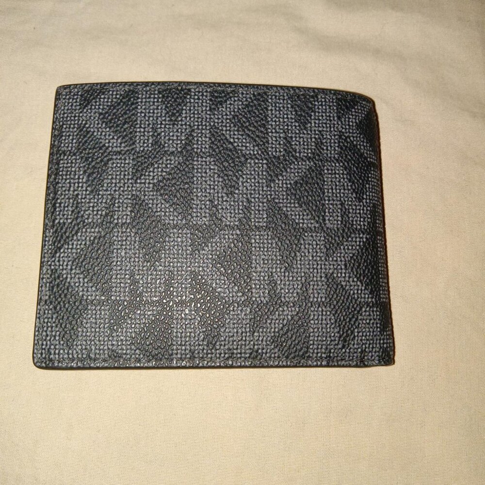 Michael Kors Men's Wallet - Picture 5 of 7